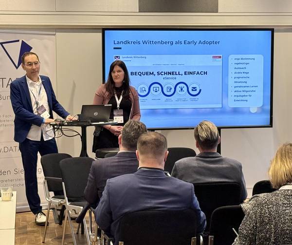 Vortrag Thomas Seidel & Katharina Höhne - Herausforderungen einfach lösen. Digitalisierung an der Basis mit dem Landkreis Wittenberg