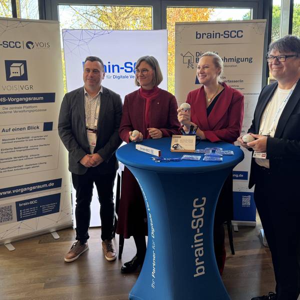 Martin Becker (Stellvertretender Teamleiter Digitale Baugenehmigung, brain-SCC GmbH), Dr. Eva-Charlotte Proll (Herausgeberin und Chefredakteurin des Behörden Spiegel),  Dörte Schall (Ministerin für Arbeit, Soziales, Transformation und Digitalisierung Rheinland-Pfalz), Martin K. Halliger  (brain-SCC GmbH) v.l.