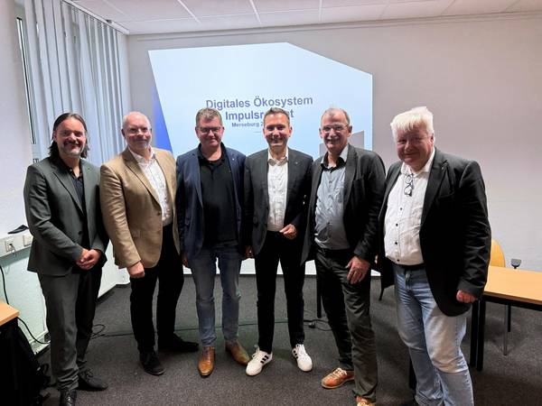 Tobias Krüger (Ministerium für Infrastruktur und Digitales LSA), Michael Wohlfahrt (Dataport AöR), Sirko Scheffler (Geschäftsführer brain-SCC GmbH und Vorstandsvorsitzender DATABUND e.V.), Sven Czekalla (CDU-Fraktion im Landtag von Sachsen-Anhalt), Dr. Johann Bizer (Vorstandsvorsitzender Dataport AöR), Andre Wallberg (Mittelstands- und Wirtschaftsunion (MIT) - Halle-Saalekreis) v.l. © brain-SCC GmbH