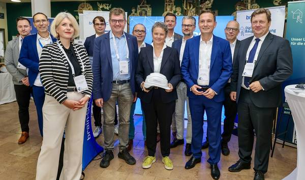 Kevin Löber, Thomas Seidel, Dr. Sabine Odparlik, Christian Butzkies, Sirko Scheffler, Andreas Fiedler, Dr. Lydia Hüskens, Prof. Dr. Ronny Weinkauf, Dr. André Göbel, Sven Czekalla, Alexander Handschuh, Prof. Dr. Markus Krabbes © Vincent Grätsch