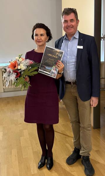 Elena Herzel (Geschäftsführerin der EWG), Dr. Sirko Scheffler (Geschäftsführer der brain-SCC GmbH) v.l.