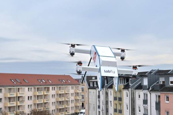 Erster  Drohnenflug zur Medikamentenlieferung unter Realbedingungen im Rahmen des Projektes PalliDrohne &copy; Thomas Altmann