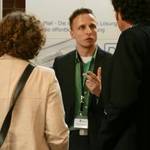 memo tagung   gespraeche am messestand