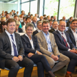 Oberbürgermeister Sebastian Müller-Bahr, Kathrin Schaper-Thoma (Geschäftsführerin Mitz GmbH), Prof. Dr. Markus Krabbes (Rektor Hochschule Merseburg), Ministerin Dr. Lydia Hüskens, Sirko Scheffler (Geschäftsführer brain-SCC GmbH), Staatssekretär Bernd Schlömer, Sven Czekalla (MdL) (1. Reihe v.l.)
