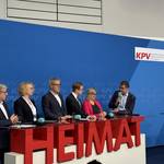 Dr. Klaus Effing (Vorstand der Kommunalen Gemeinschaftsstelle für Verwaltungsmanagement), Dr. Uda Bastians (Beigeordnete und Leiterin des Dezernats Recht und Verwaltung des Deutschen Städtetages), Christian Engelhardt (Landrat, Stv. Bundesvorsitzender der KPV und Vorsitzender der AG Digitalisierung), Philipp Amthor (Parlamentarische Staatssekretär des Bundesministeriums für Digitales und Staatsmodernisierung), Martina Klement (Chief Digital Officer des Landes Berlin und Staatssekretärin für Digitalisierung und Verwaltungsmodernisierung), Sirko Scheffler (Geschäftsführer brain-SCC GmbH) v.l.