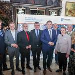 Sirko Scheffler, der Landesvorsitzende des Wirtschaftsrates Sachsen-Anhalt (vierter von links nach rechts), und seine Gäste