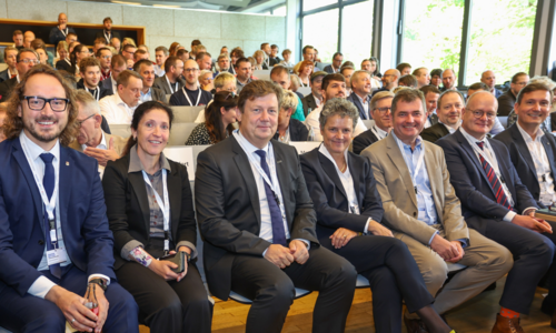 Oberbürgermeister Sebastian Müller-Bahr, Kathrin Schaper-Thoma (Geschäftsführerin Mitz GmbH), Prof. Dr. Markus Krabbes (Rektor Hochschule Merseburg), Ministerin Dr. Lydia Hüskens, Sirko Scheffler (Geschäftsführer brain-SCC GmbH), Staatssekretär Bernd Schlömer, Sven Czekalla (MdL) (1. Reihe v.l.)