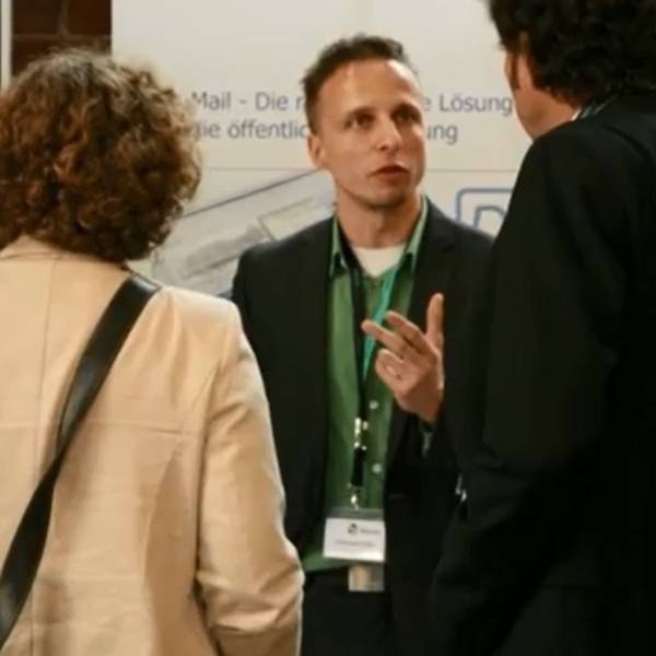 memo tagung   gespraeche am messestand