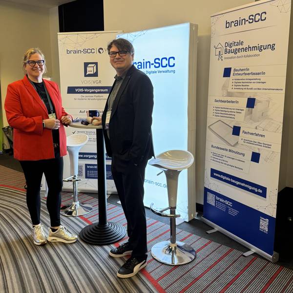 Maria Christina Rost (Landesbeauftrage für den Datenschutz in Sachsen-Anhalt) im Gespräch mit Martin K. Halliger (brain-SCC GmbH) © brain-SCC GmbH