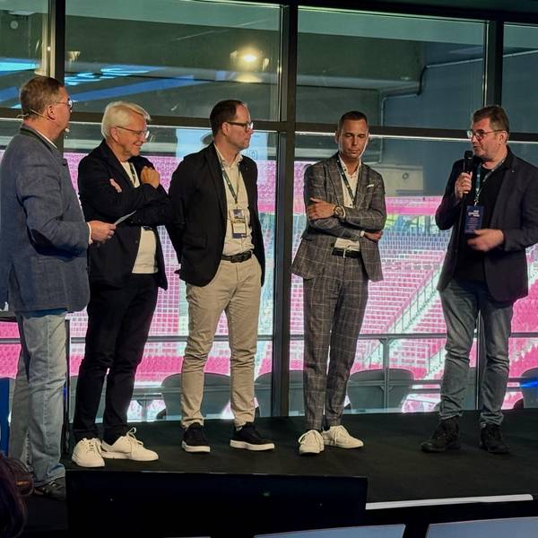 Jan Luther (Leiter Unternehmenskommunikation HSH Soft- und Hardware Vertriebs GmbH), Stephan Hauber (VOIS-Community Manager), Markus Bremkamp (Geschäftsführer ab-data GmbH & Co. KG), Sven Knochmuß (Geschäftsführer HSH Soft- und Hardware Vertriebs GmbH), Sirko Scheffler (Geschäftsführer brain-SCC GmbH) v.l. © brain-SCC GmbH