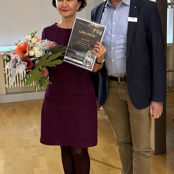 Elena Herzel (Geschäftsführerin der EWG), Dr. Sirko Scheffler (Geschäftsführer der brain-SCC GmbH) v.l.