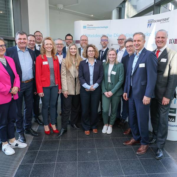 Gemeinsames Gruppenbild der 17. Mitteldeutschen Digitalisierungskonferenz &copy; Vincent Grätsch