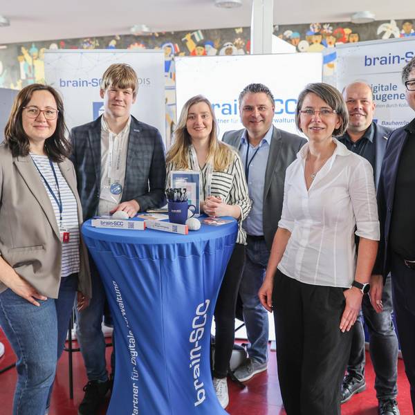 Besuch der neuen Kanzlerin Dr. Angela Kunow der Hochschule Merseburg an unserem Stand &copy; brain-SCC GmbH