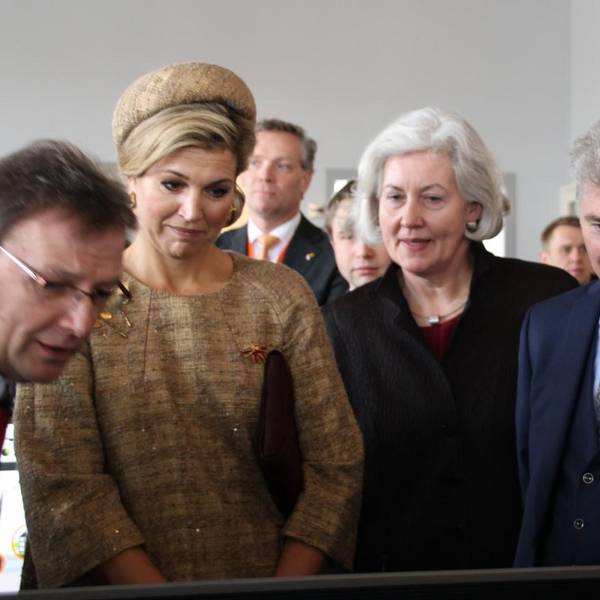 Königin Máxima (2.v.l.) im Gespräch mit dem LHW