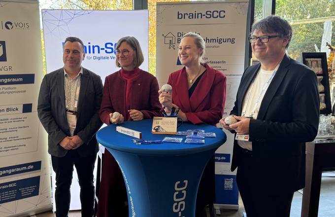 Martin Becker (Stellvertretender Teamleiter Digitale Baugenehmigung, brain-SCC GmbH), Dr. Eva-Charlotte Proll (Herausgeberin und Chefredakteurin des Behörden Spiegel),  Dörte Schall (Ministerin für Arbeit, Soziales, Transformation und Digitalisierung Rheinland-Pfalz), Martin K. Halliger  (brain-SCC GmbH) v.l.